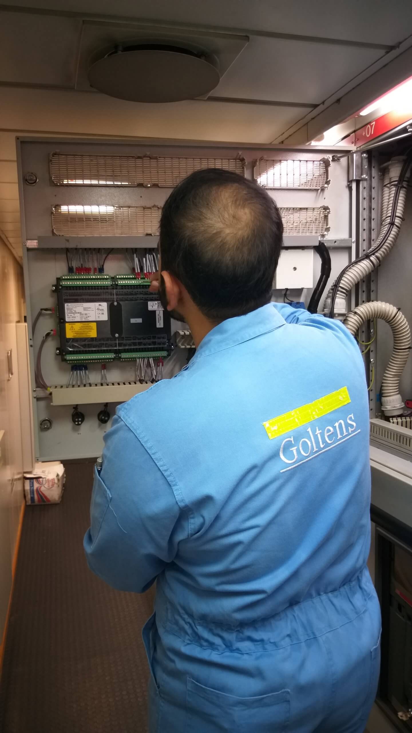 Goltens technician installing the new easYgen 3500XT P2