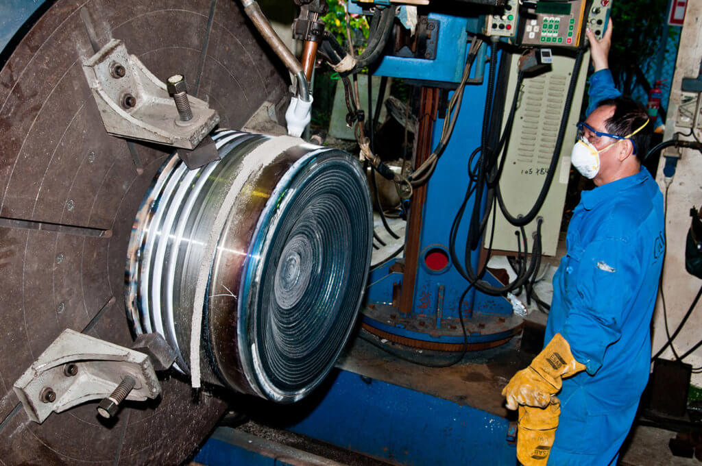 2-stroke diesel reconditioning, piston reconditioning, valve reconditioning, piston skirt reconditioning, submerged arc welding, piston crown reconditioning