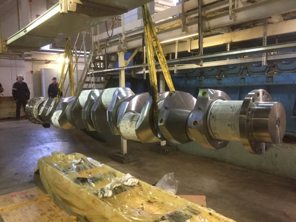 Rigging new Bergen B32:40 V12 crankshaft into position