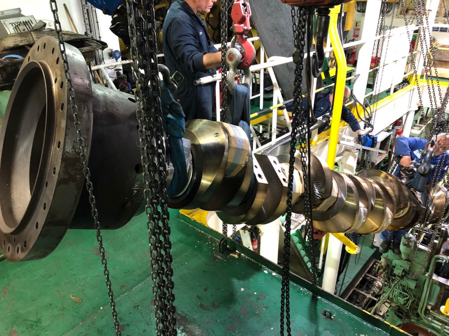 Goltens rigging new Daihatsu 8DKM28 crankshaft into the engine room