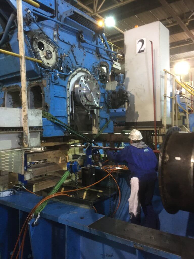 Jacking Bergen B32:40 V12 Engine block into position