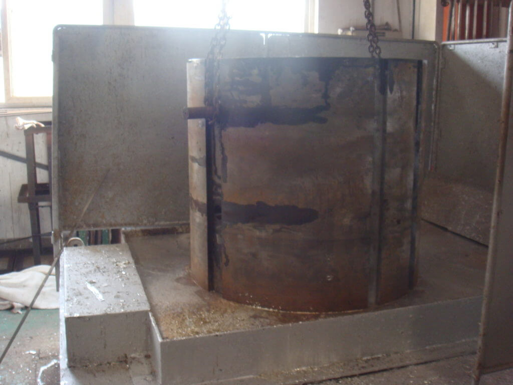 AFT stern tube bearing being lowered into the tinning tank