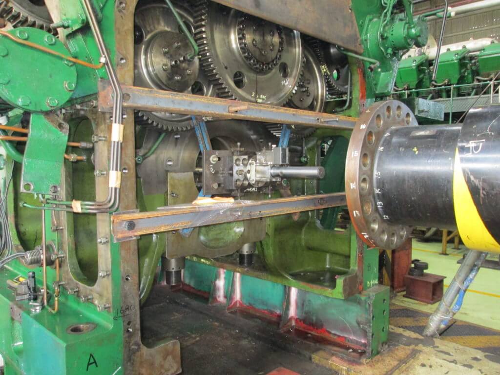 Line boring or the engine main bearing pockets