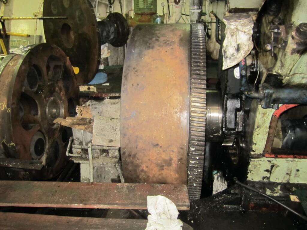 5,500kg flywheel being removed from Deutz engine and transported to workshop