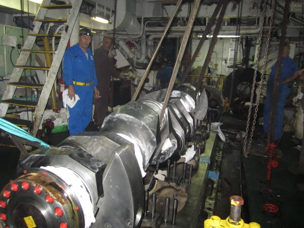 Deutz Engine - Installation of replacement crankshaft