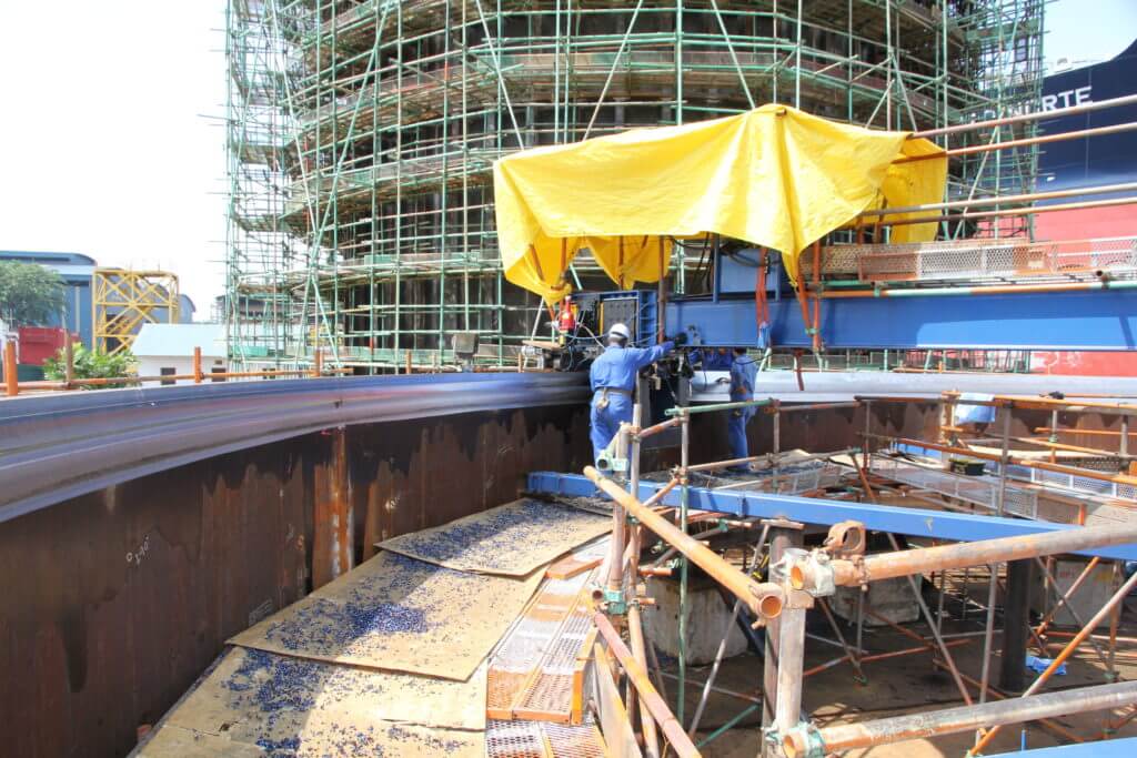 On-site machining 17 meter diameter turret for shipyard