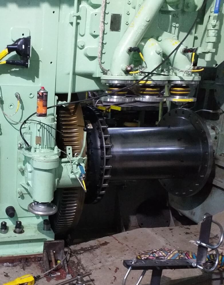 Vulkan coupling installed on new MaK 8M32C engine