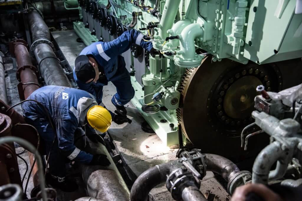Inspection of replacement MaK 8M32C engine placement on foundation