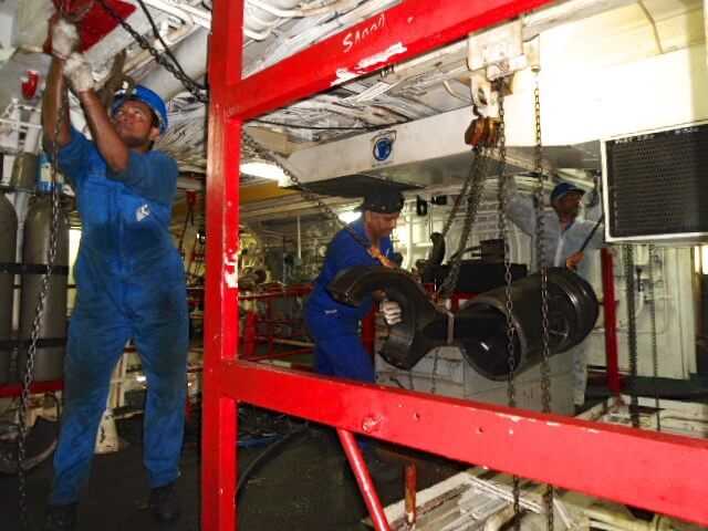 Goltens technicians rigging of Pielstick Piston Assemblies