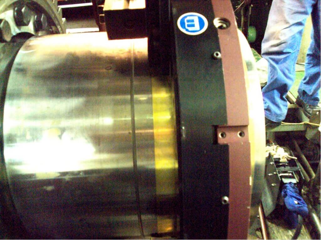 Machining of replacement oil grooves in the shaft