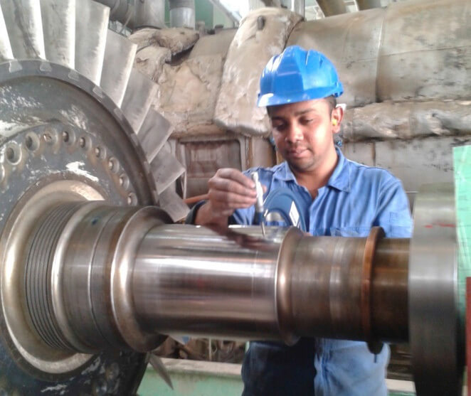 Goltens in-place machinists calibrating the damaged Fiat gas turbine shaft