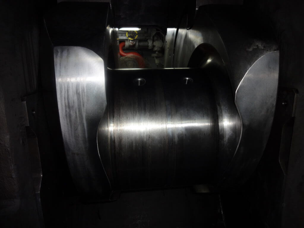 Surface of damaged crankpin pre-machining and annealing