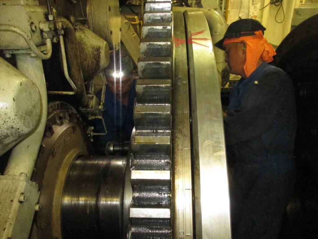 Dismantling of Wartsila 12V46B flywheel