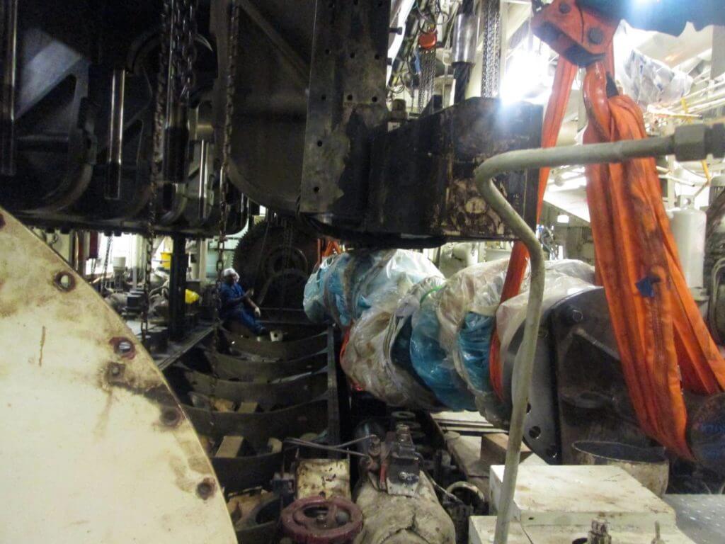 Rigging Wartsila 12V46B crankshaft into engine