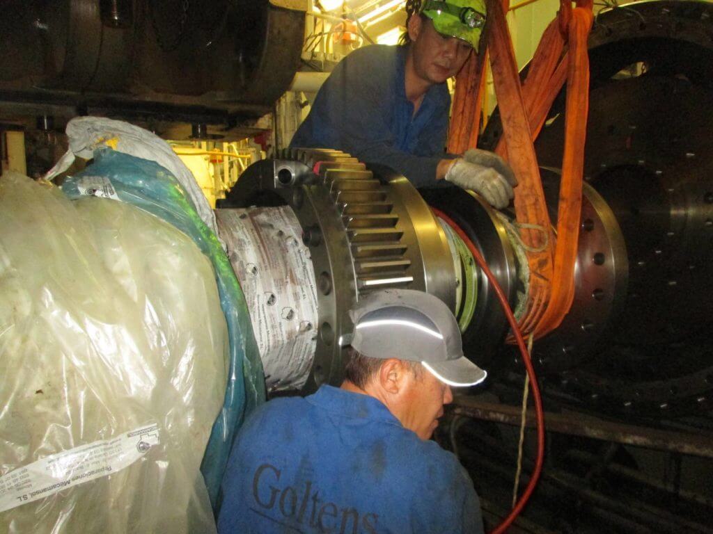 Rigging Wartsila 12V46B crankshaft into position