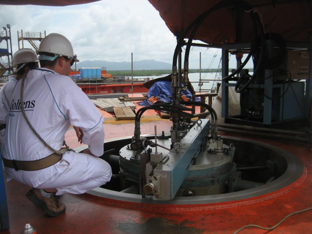 Machining upper reel hub flange