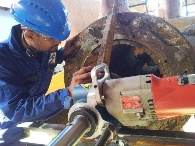 Goltens technicians Adjusting the line boring equipment for the stern tube repair