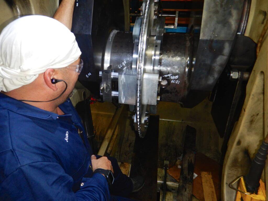 Machining new fillet radii after in-situ crankshaft annealing on Wartsila 18V50DF
