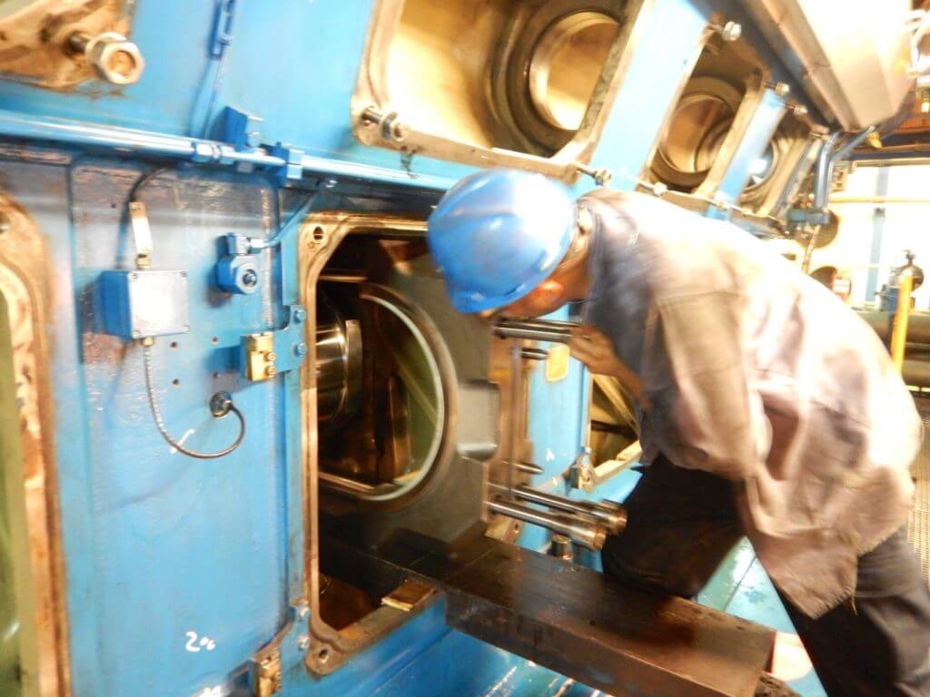 Installation of Wartsila 18V50DF big end bearing housing