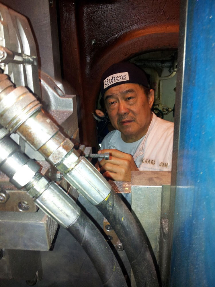 Adjusting the X-Y Milling machine inside the engine